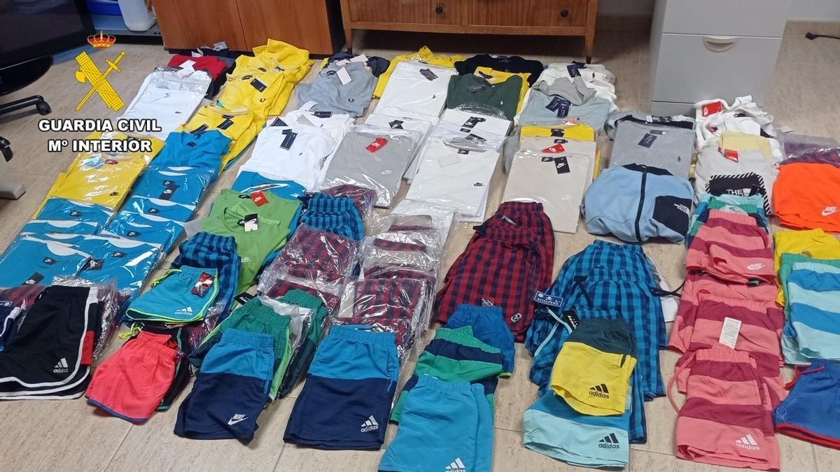 Investigado un hombre por vender ropa de marcas falsificadas en Jarandilla