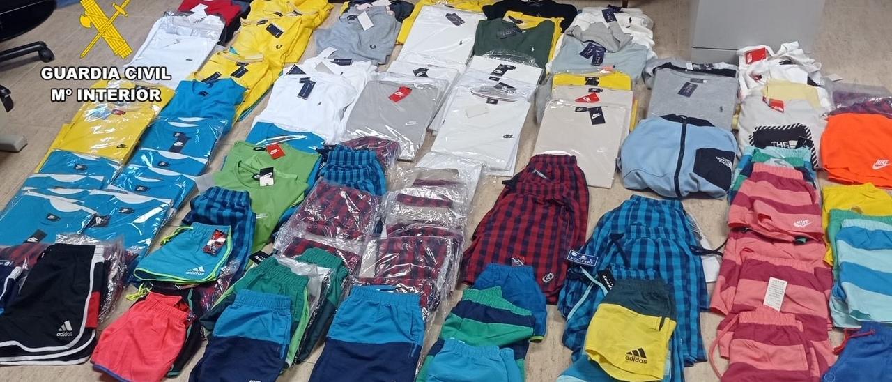 Investigado un hombre por vender ropa de marcas falsificadas en Jarandilla