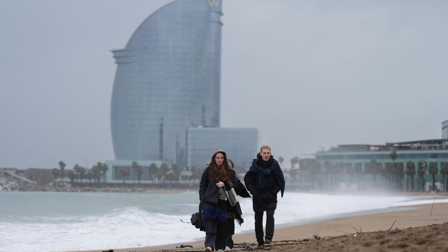 Andar "como un pingüino": el consejo de los médicos para evitar resbalones y caídas en la borrasca 'Ingrid'