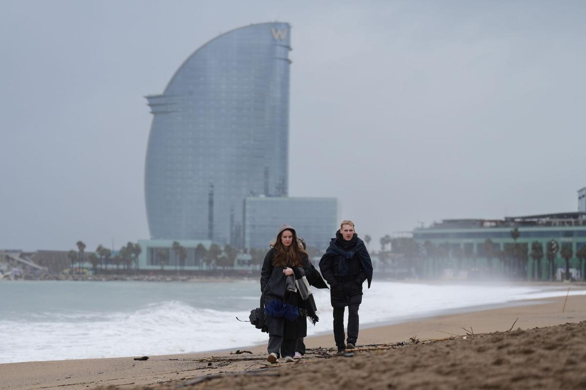 El temporal creix amb registres de 100 litres i fort onatge