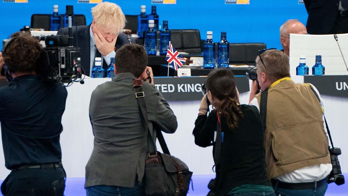 El primer ministro británico, Boris Johnson, asiste a una reunión del Consejo del Atlántico Norte durante la cumbre de la OTAN en Madrid.