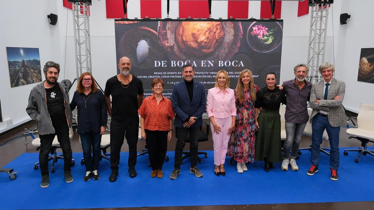 Foto de familia de la presentación con los chef estrella Michelin
