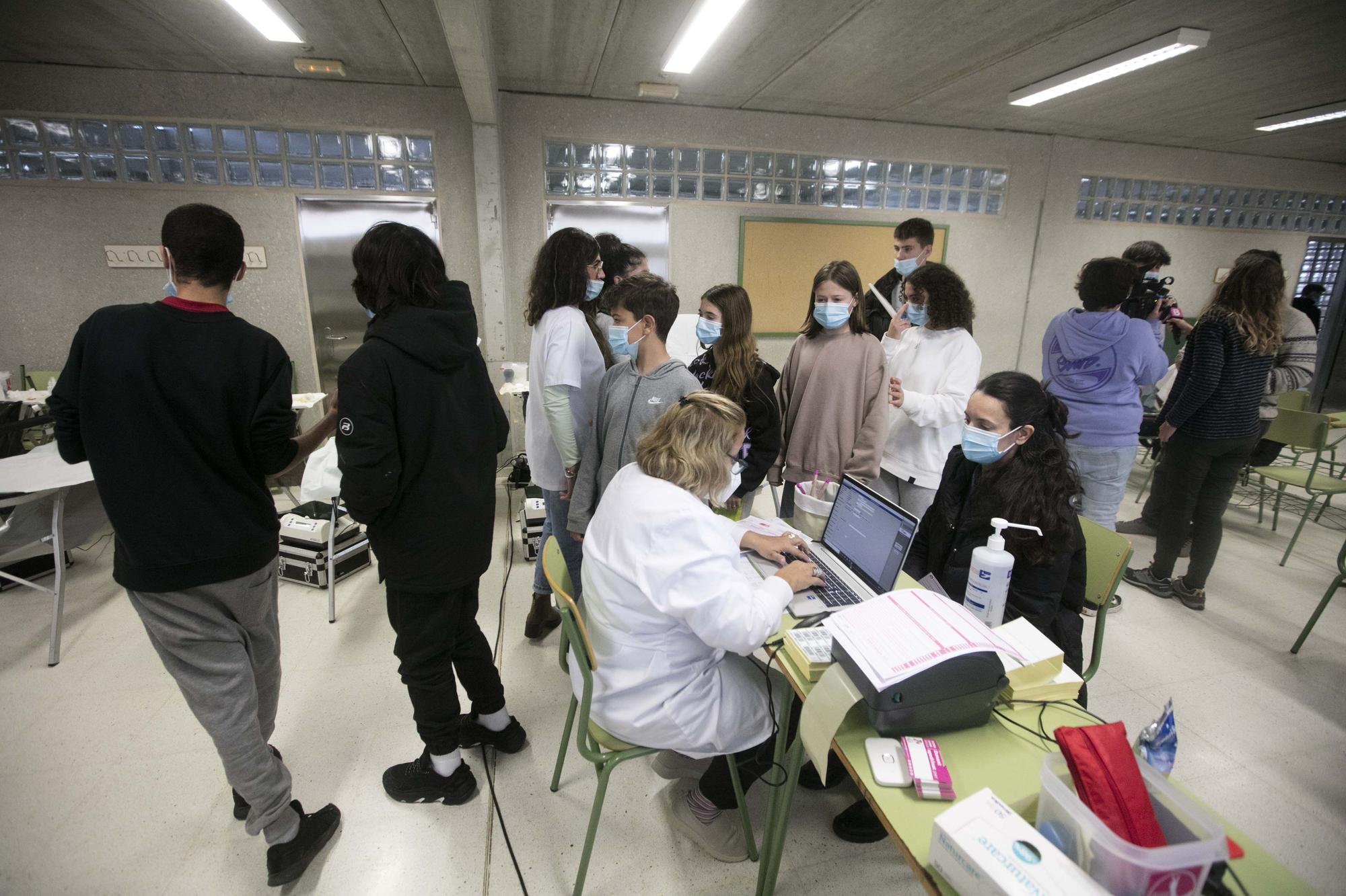 Galería de imágenes de donación de sangre en IES Balàfia