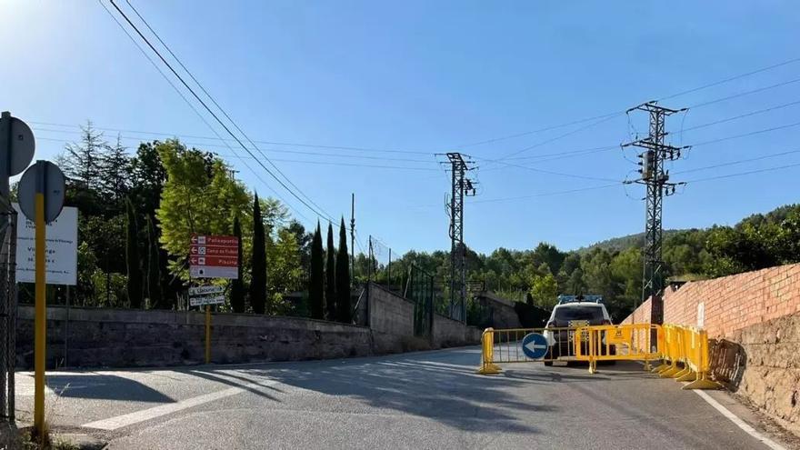 La Policía Local de Villalonga controla el acceso a La Llacuna