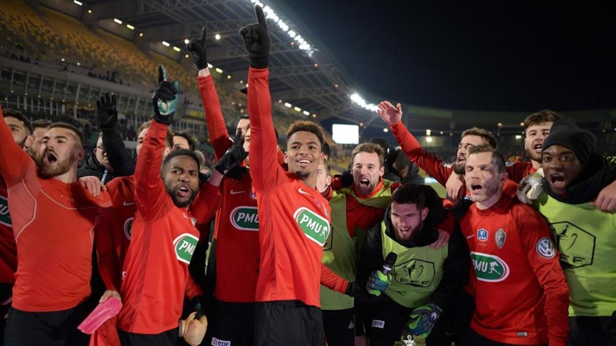 Los jugadores de Les Herbiers celebran su pase a semifinales de la Copa Francia