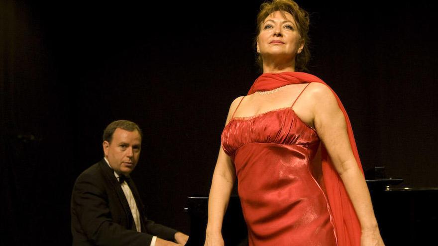 La soprano Pilar Matas y el pianista Florencio Sáez.