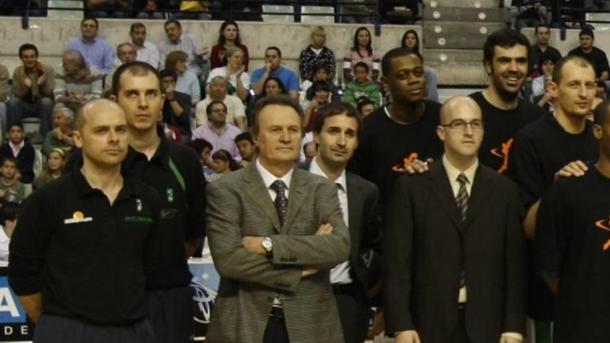 Sito Alonso, junto a Aíto García Reneses, en un Polaris-Joventut de 2008.