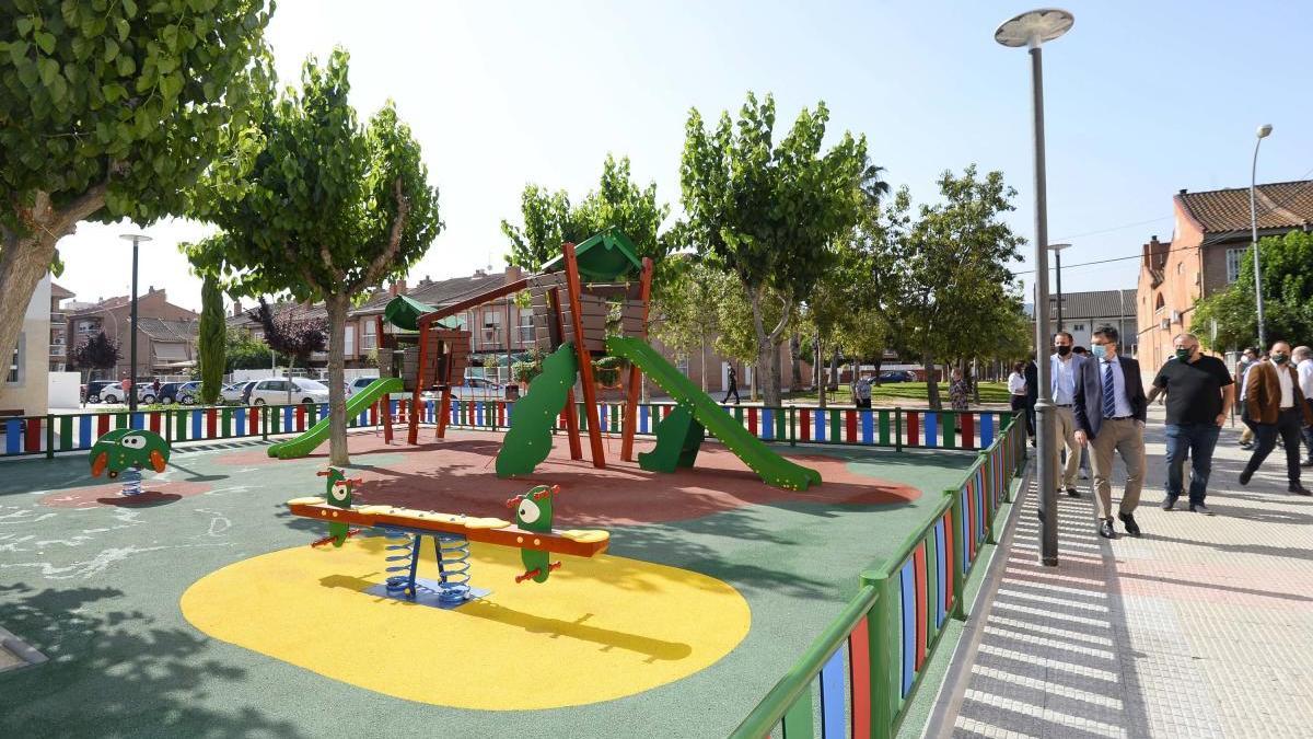 Las obras incluyen la remodelación del parque infantil del Paseo Doctor José Gil Ortiz. A. M.