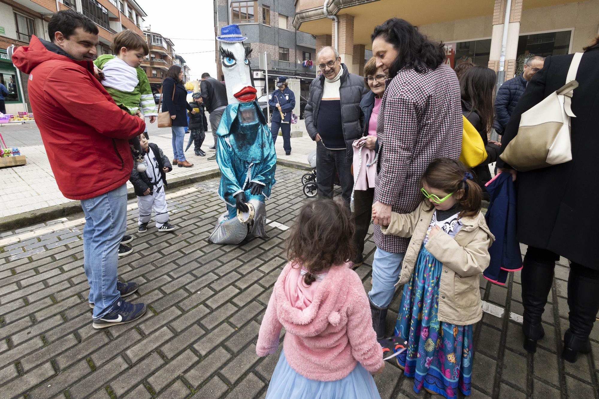 El Antroxu pinta mucho en Llanera: sesión de maquillaje, talleres e hinchables para celebrar el Carnaval en Lugo