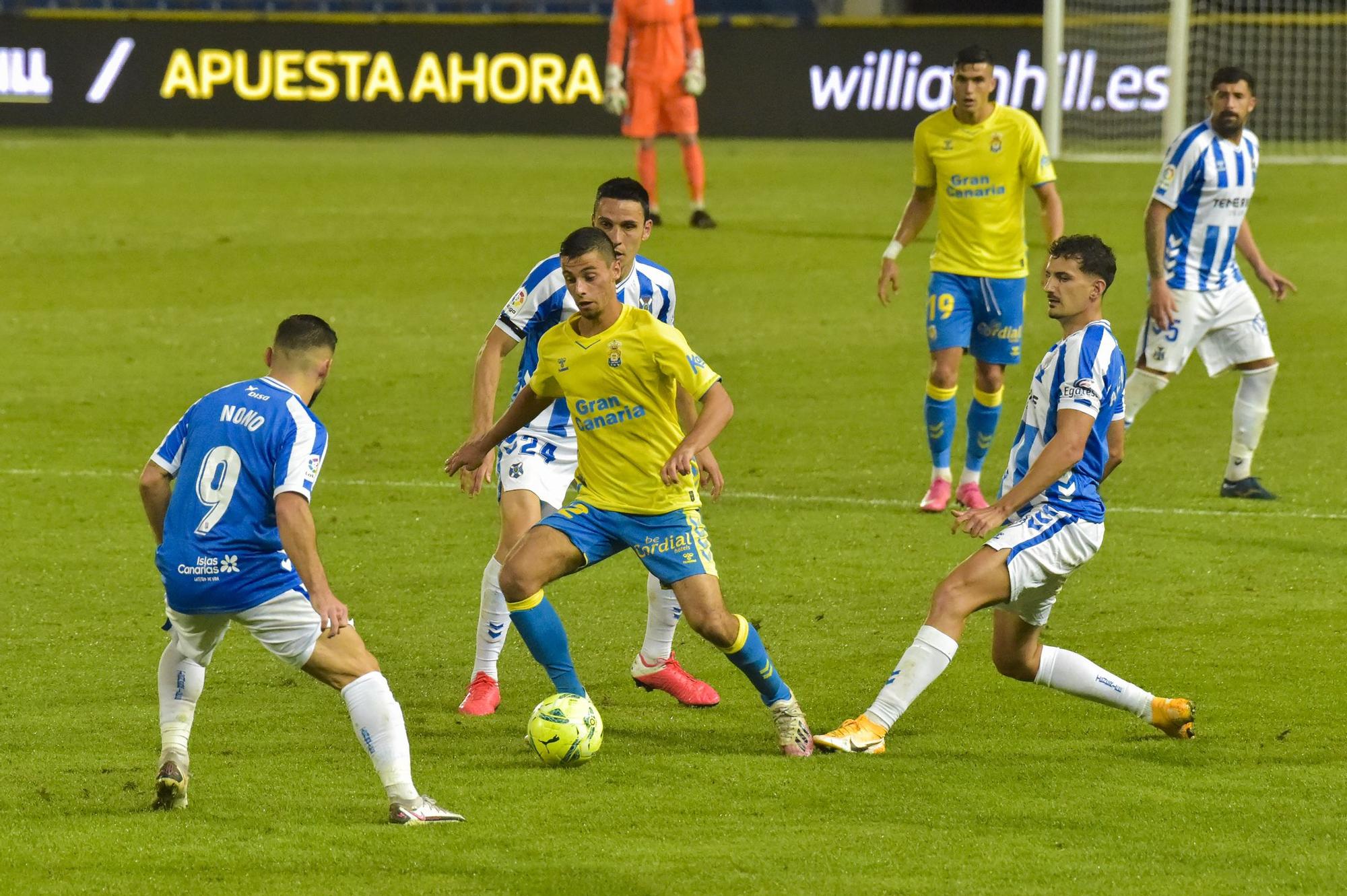 El partido del derbi UD Las Palmas - CD Tenerife, en imágenes