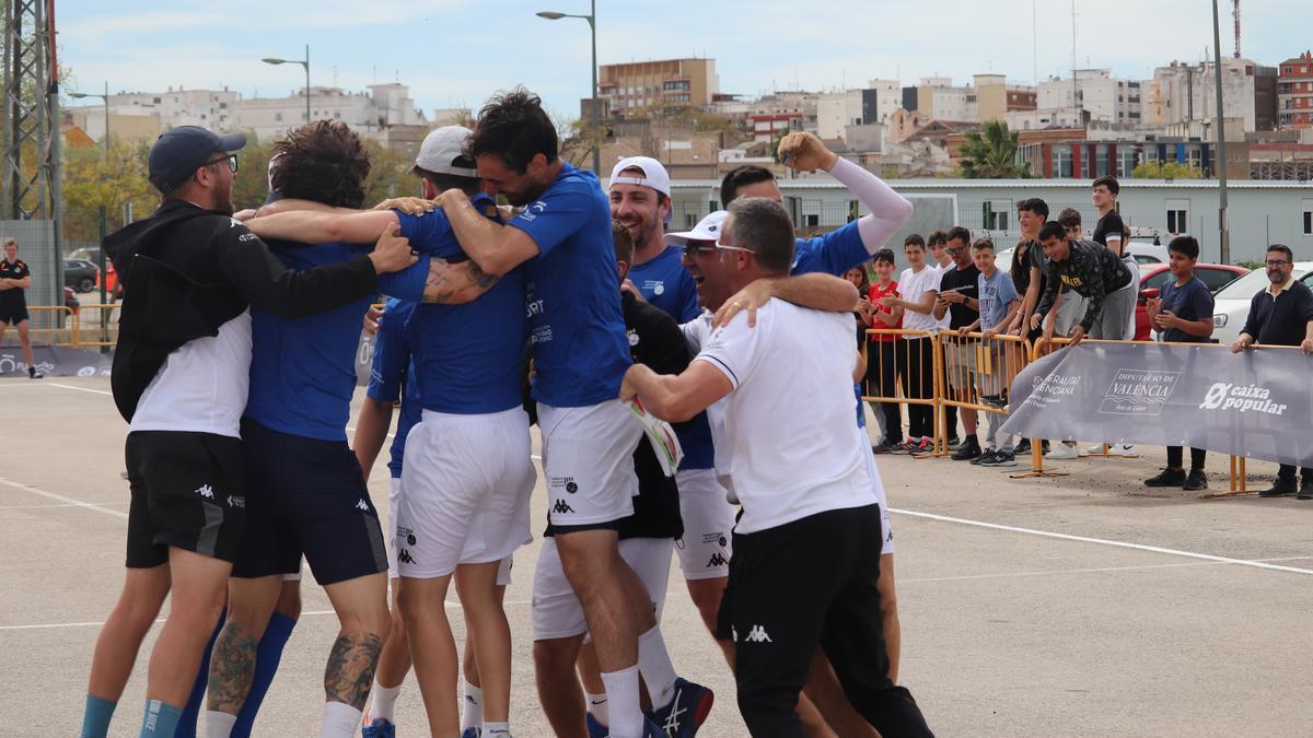 La selecció valenciana va celebrar el pas a la final de Llargues del Mundial de pilota