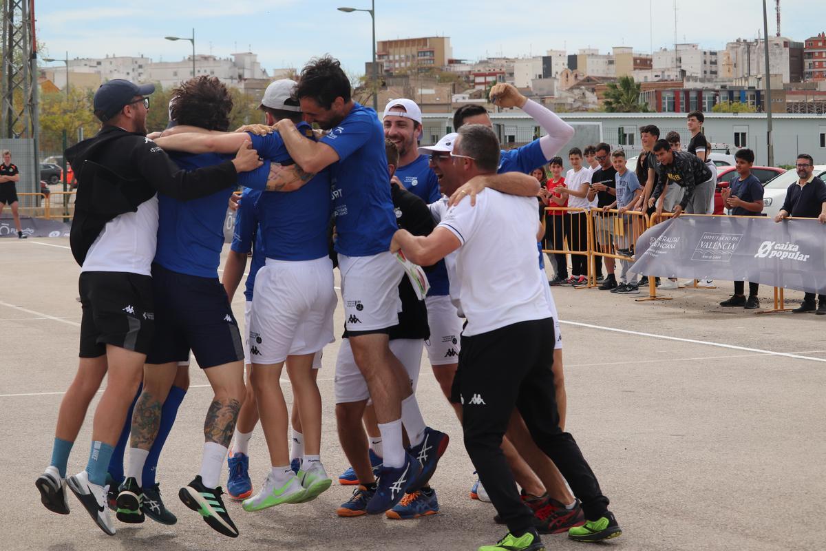 La selecció valenciana va celebrar el pas a la final de Llargues del Mundial de pilota