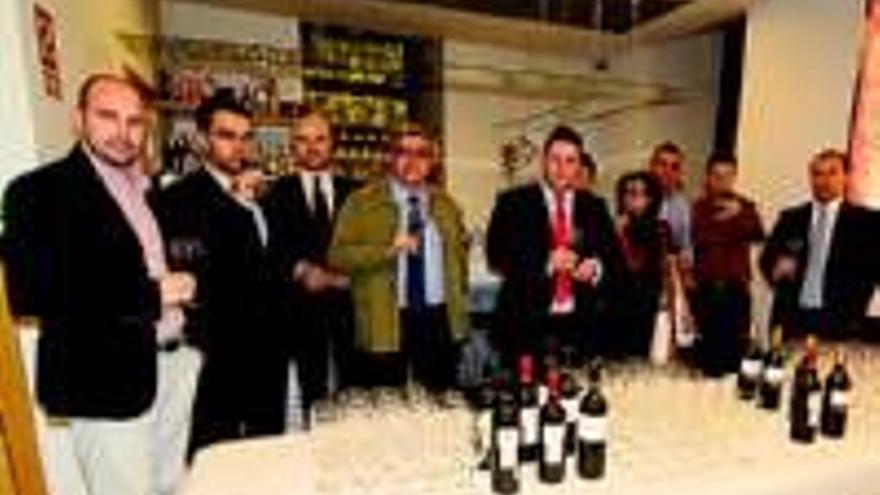 Garvey, de la bodega Nueva Rumasa, presenta su gama de vinos en el hotel Don Fernando