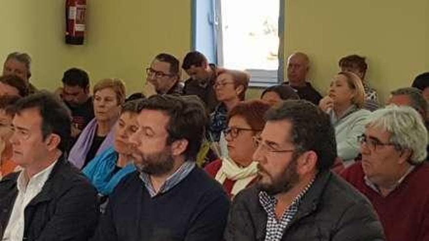 Participantes en la charla. // FdV