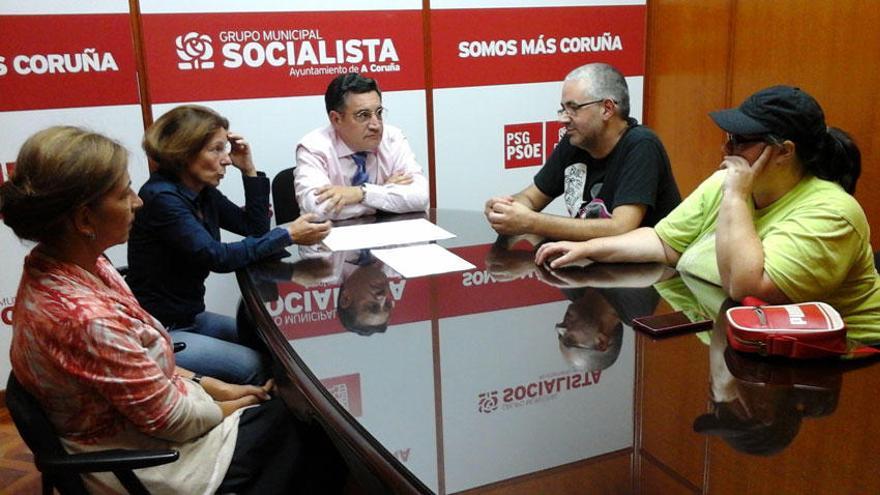 El PSOE traslada su apoyo a la plataforma de Cidadadáns pola Saúde-Vacina XA.