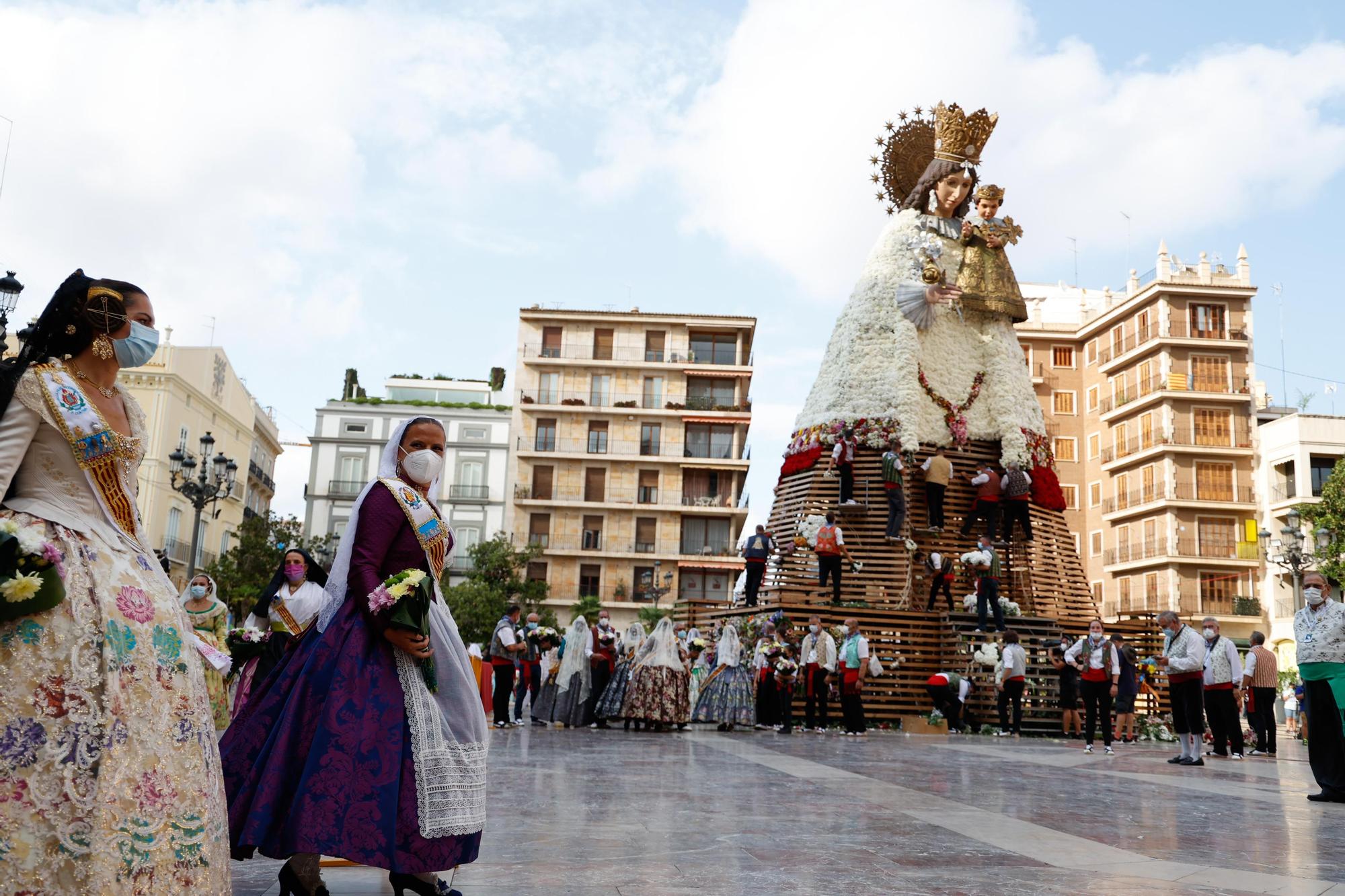 Búscate en el segundo día de Ofrenda por la calle Caballeros (entre las 17.00 y las 18.00 horas)