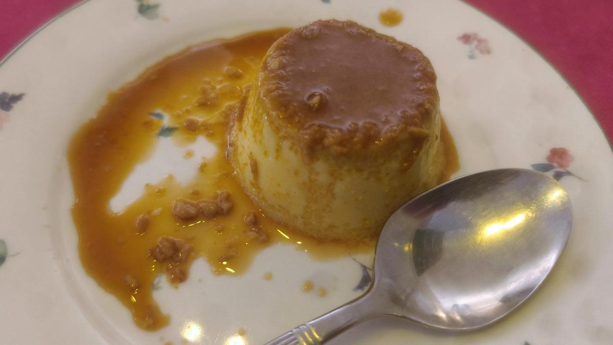El flan casero de 'mató' del restaurante Casa Trampa.