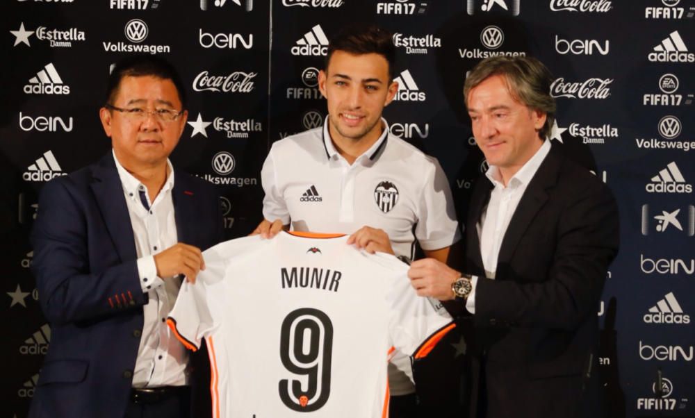 Munir, presentado con el Valencia CF