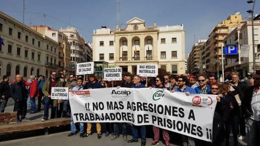 Imagen de una concentración reciente de funcionarios de prisiones en Alicante por las agresiones.