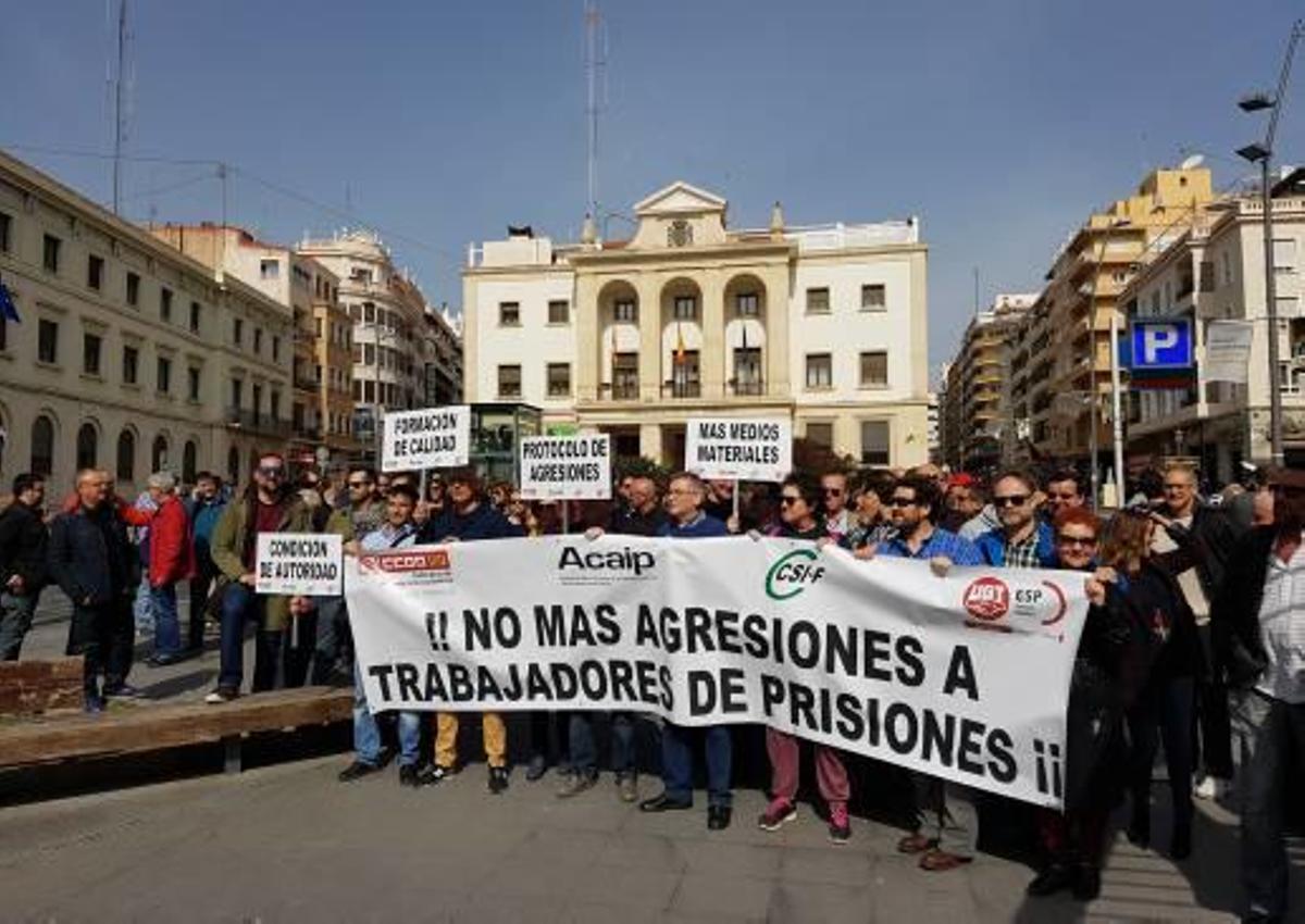 Imagen de una concentración reciente de funcionarios de prisiones en Alicante por las agresiones.