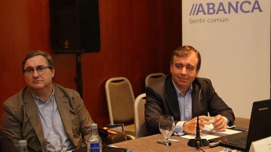 Francisco Botas (dcha.) en el encuentro anual del Foro Económico de Galicia junto con Eduardo Álvarez Naveiro.