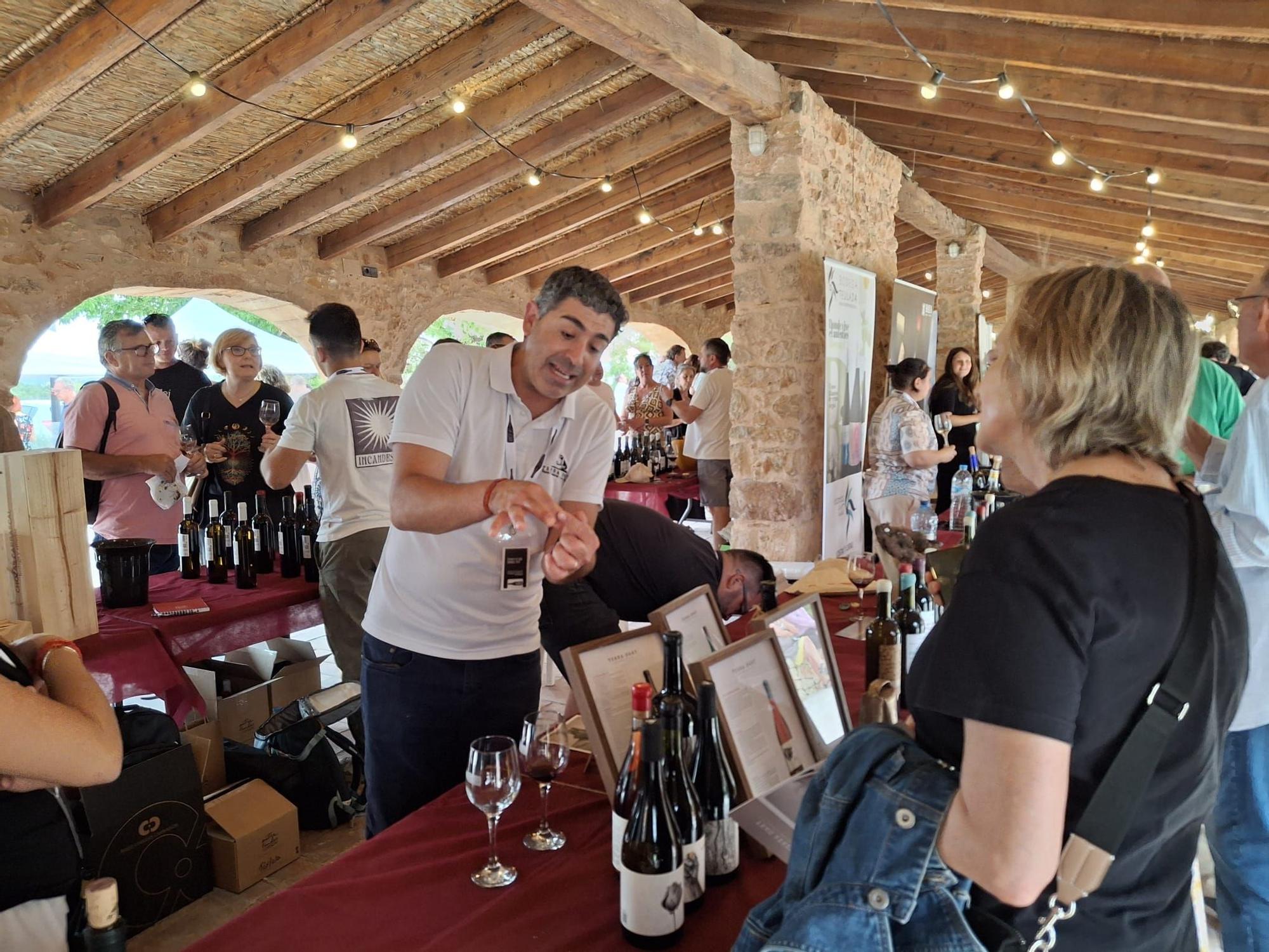Singulares, de "poble" e insulares: la gran fiesta del vino en el riurau de Jesús Pobre (imágenes)
