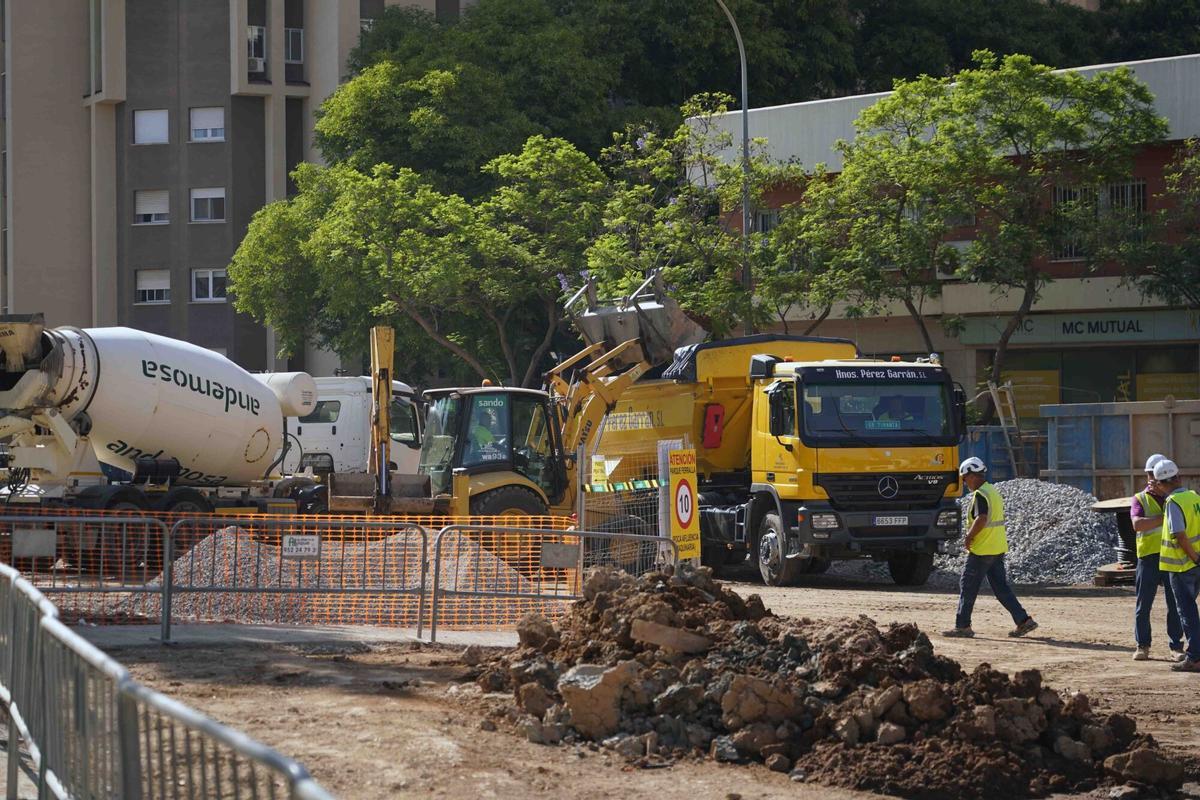El presidente de la Junta de Andalucía, Juanma Moreno, preside el acto de inicio de obras de la línea 2 del metro de Málaga al Hospital Civil, en el tramo Hilera-Eugenio Gross