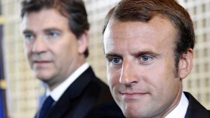 El nuevo Gobierno socialista francés echa a andar entre críticas
