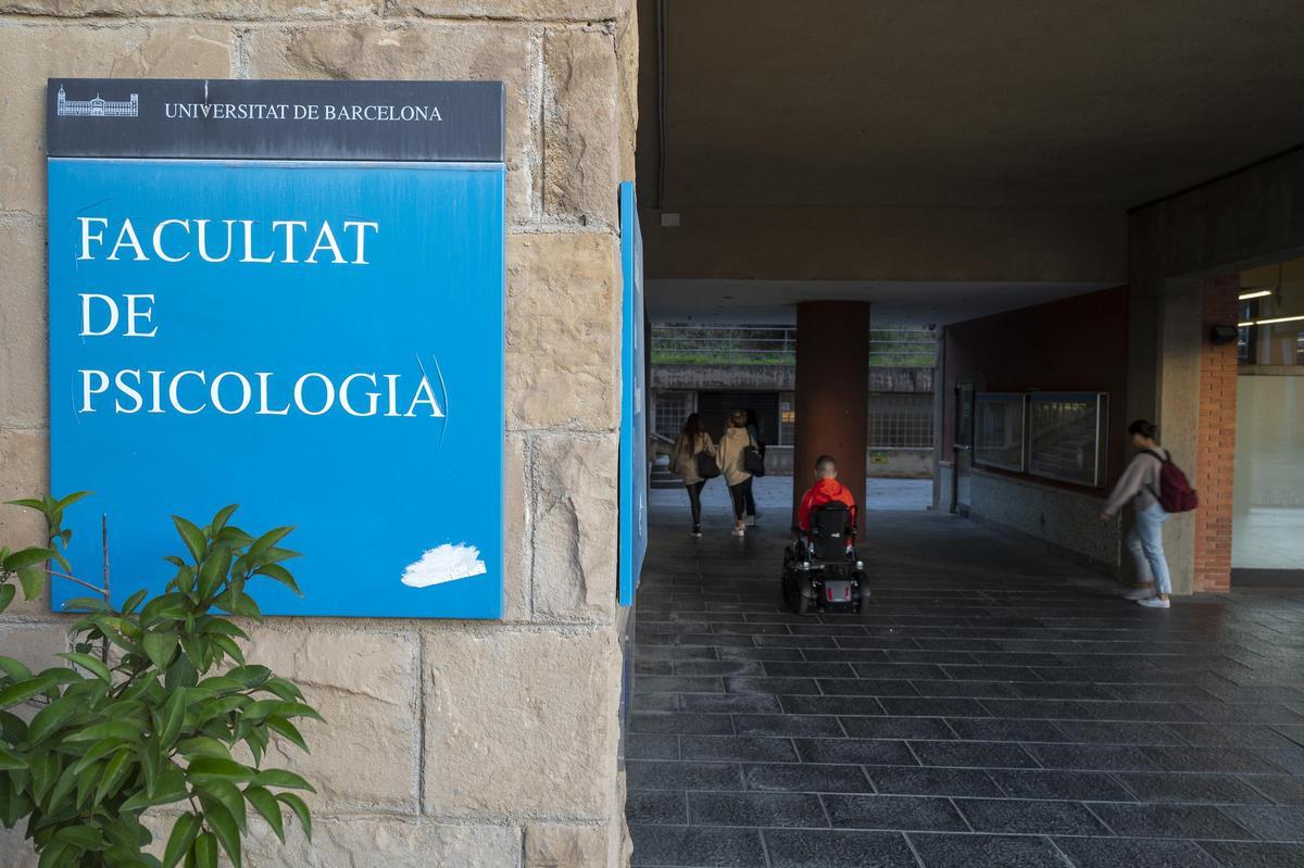 Facultad de Psicología en la UB.