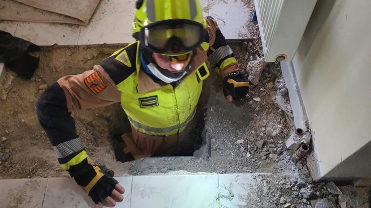 Intervención de rescate de los bomberos de Zaragoza desplazados a Turquía tras el terremoto que ha dejado miles de muertos.