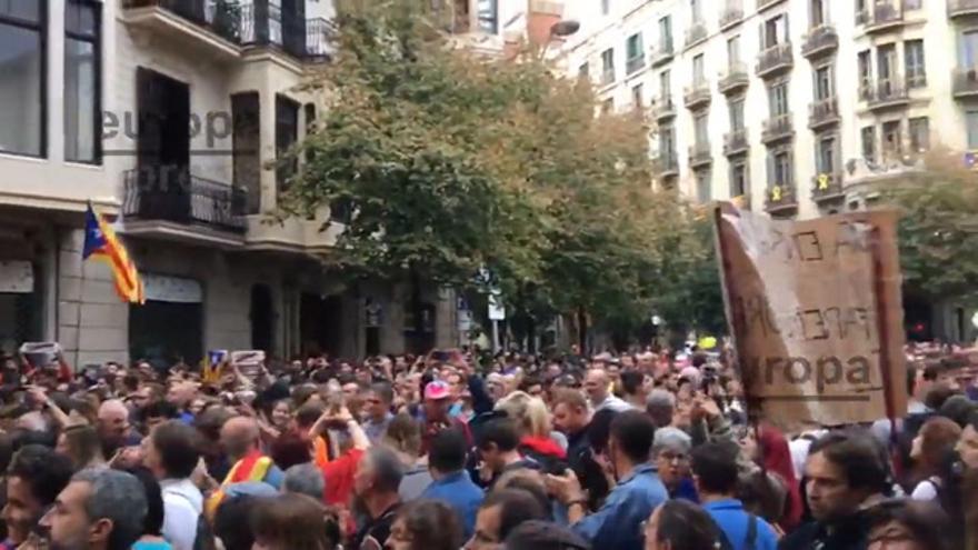 Un millar de personas se concentra en Delegación de Gobierno de Barcelona