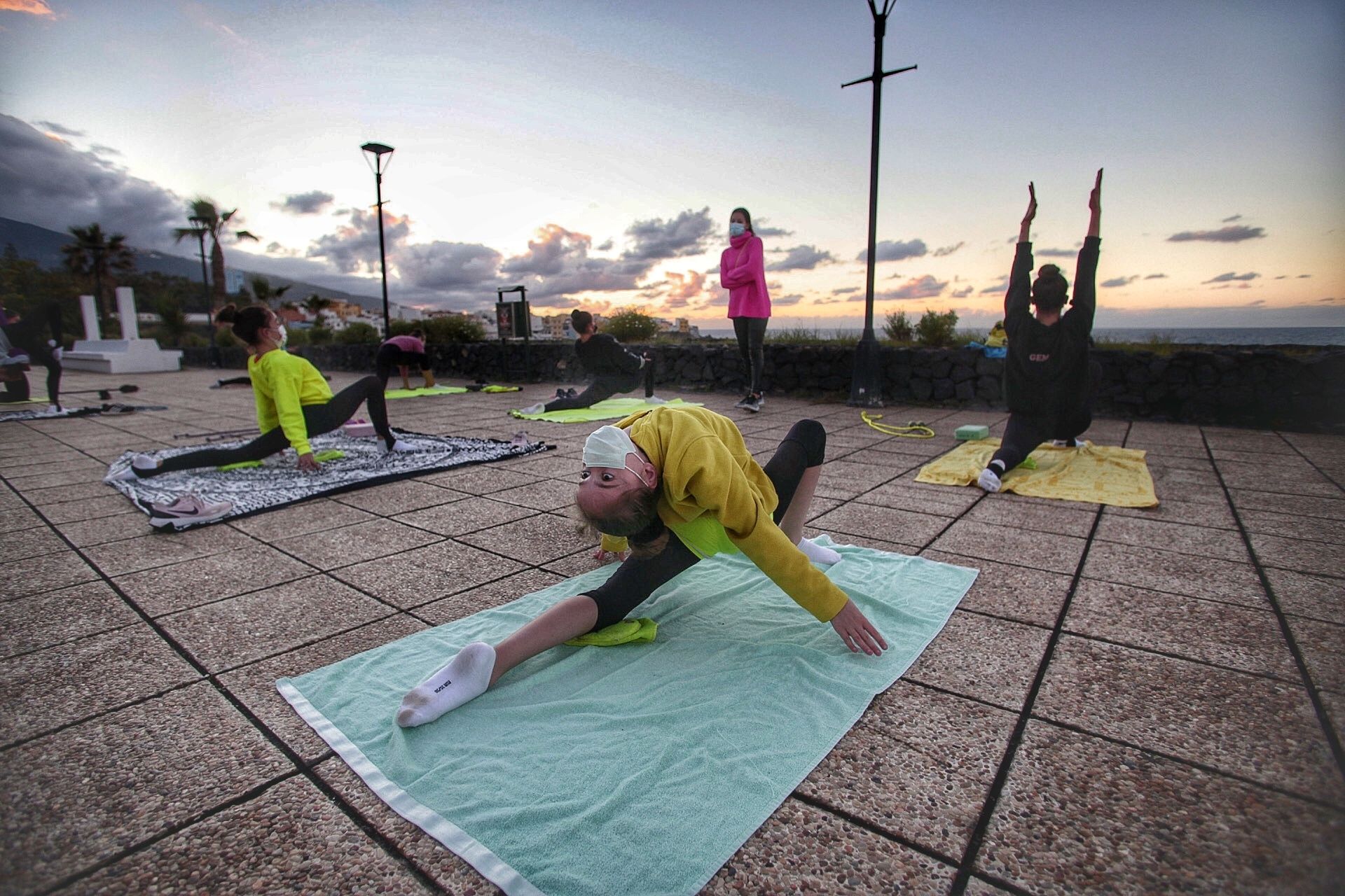 Gimnasia Rítimica: Club Intara de Los Realejos ensayando en Playa Jardín