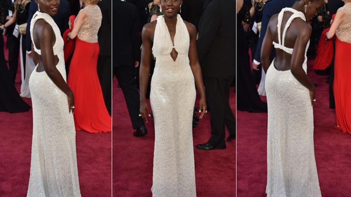Diversas posturas de la actriz Lupita Nyong'o sobre la alfombra roja de los Oscar, el pasado día 22, en las que se puede apreciar su vestido, elaborado con más de 6.000 perlas.