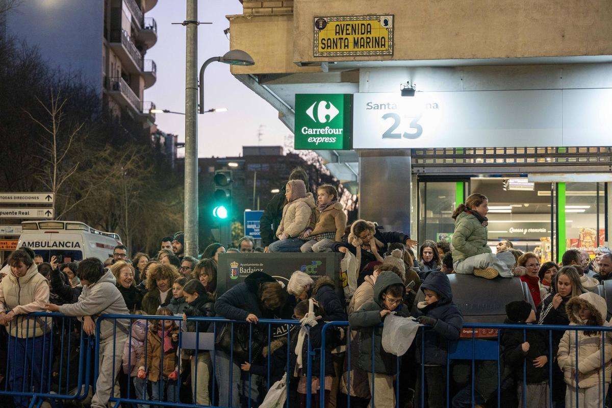 Fotogalería | Así fue el paso de los Reyes Magos por Badajoz