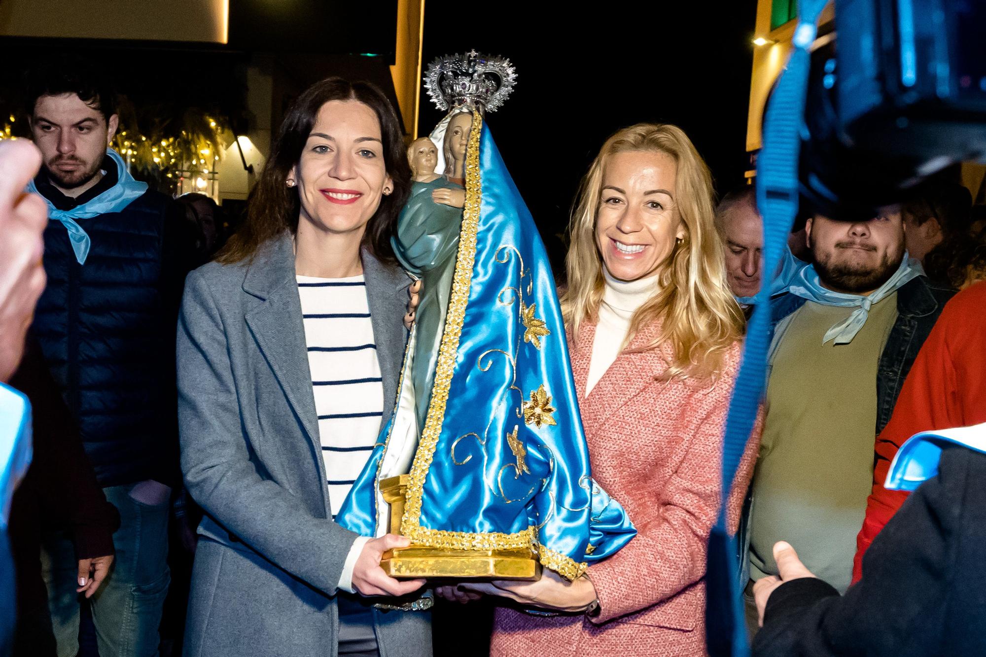 Devoción en Benidorm en la procesión de L'Alba