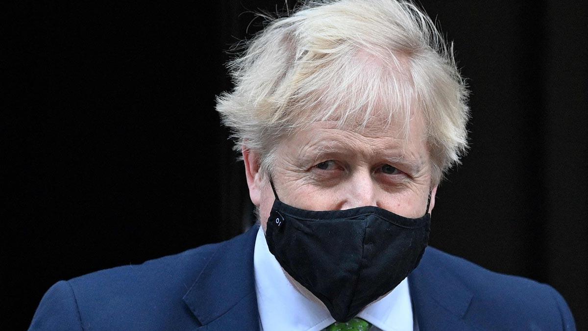 Boris Johnson abandona el 10 de Downing Street para dirigirse a la comisión de control