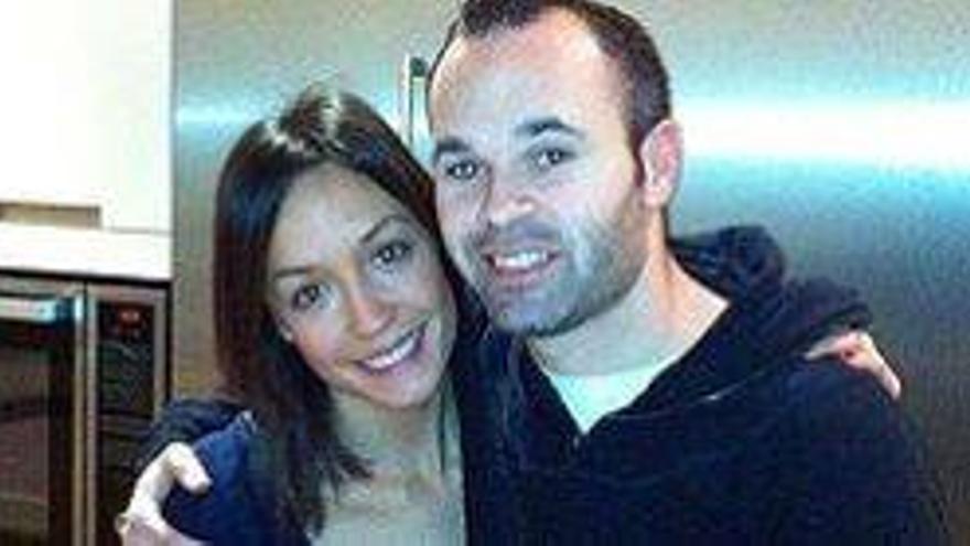 Iniesta y su esposa Anna agradecen el apoyo recibido