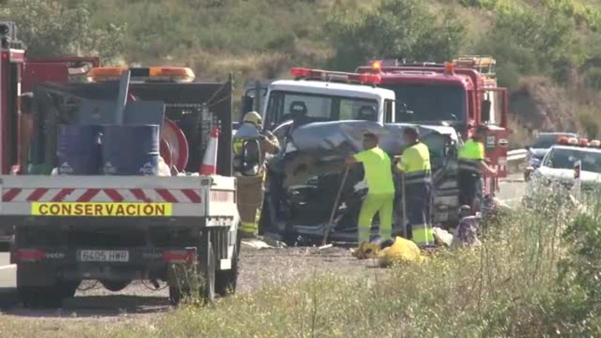 Accidente mortal del conductor de un turismo tras chocar contra un camión en la Fatarella.