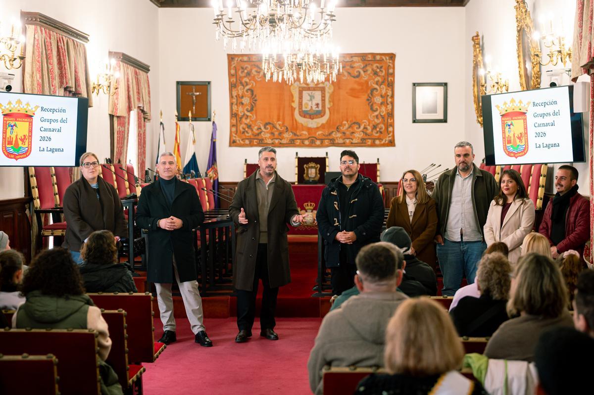 El Ayuntamiento de La Laguna recibe a las agrupaciones del Carnaval 2026.