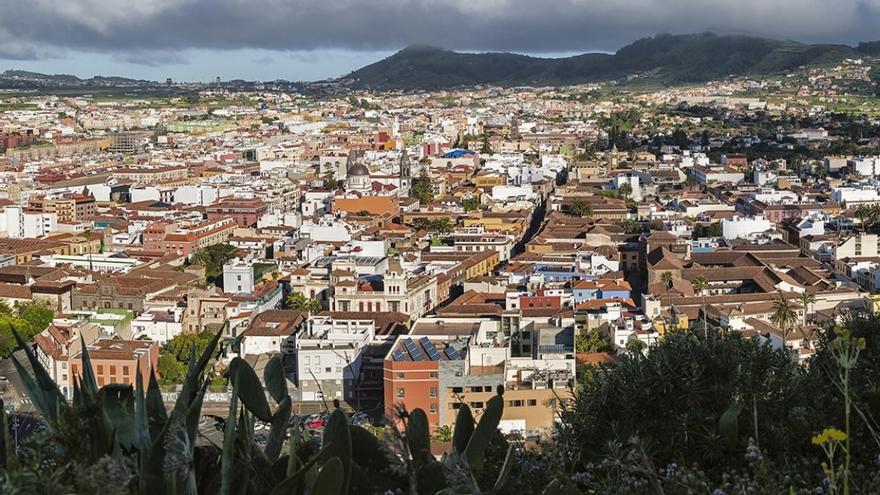Detienen a un hijo por tener a su madre de 80 años en condiciones insalubres en Canarias