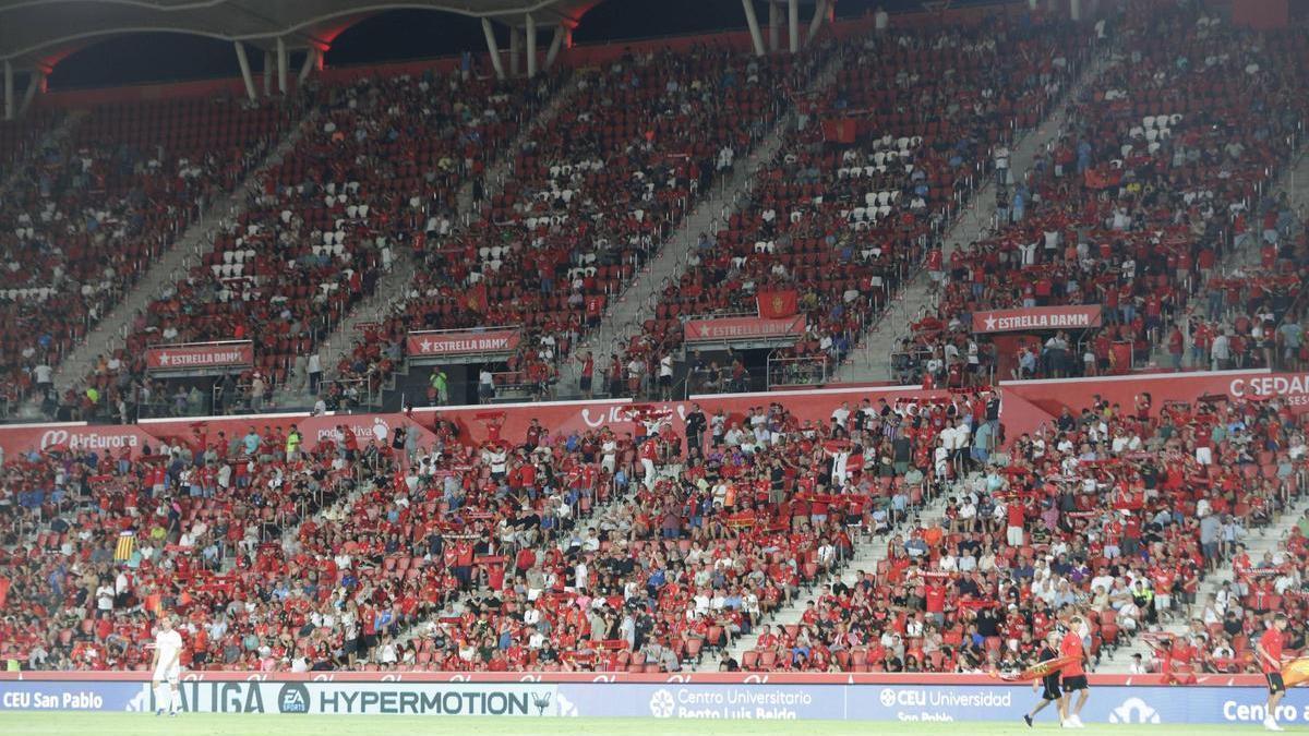 Tribuna Este de Son Moix durante el Mallorca-Valladolid.