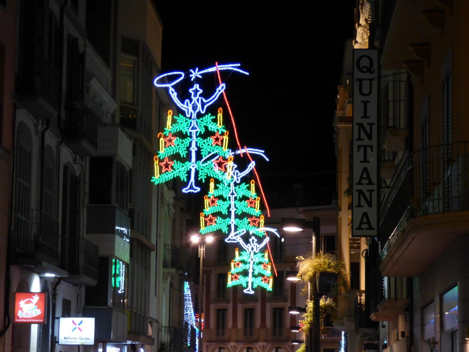 Figueres transforma els seus carrers i places en un conte de Nadal