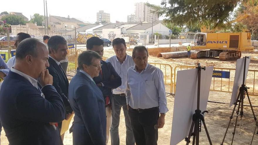 El consejero Jódar visitó ayer las obras de San Javier.