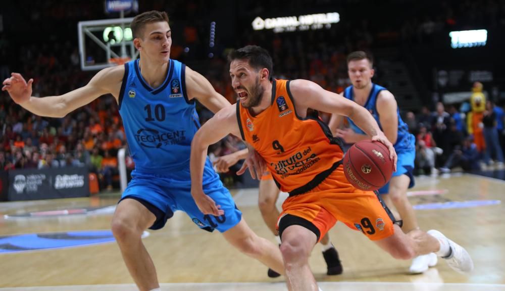 El Valencia Basket gana el primer partido de la fi