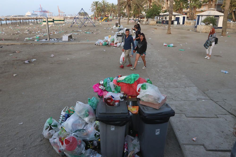 Así amanecen las playas malagueñas después de la noche de San Juan