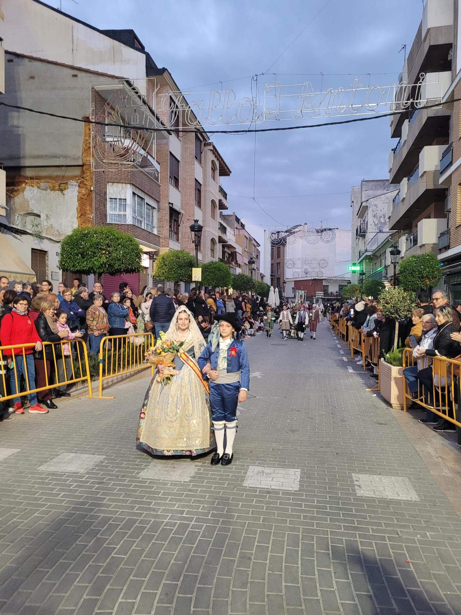 Las cuatro comisiones de l'Eliana ofrecen sus flores a la Virgen del Carmen