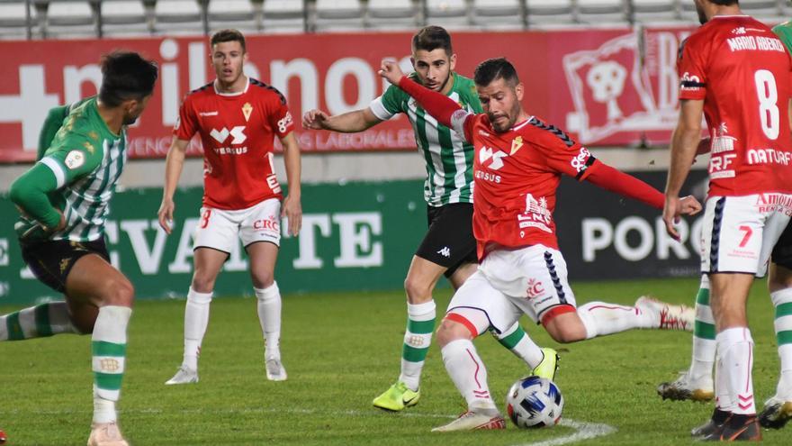 Víctor Curto ante el Betis Deportivo