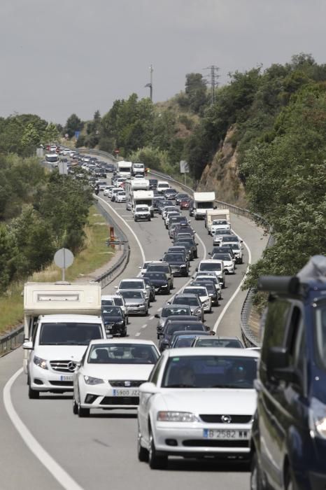 Retencions a les principals vies d'accés a la Costa Brava