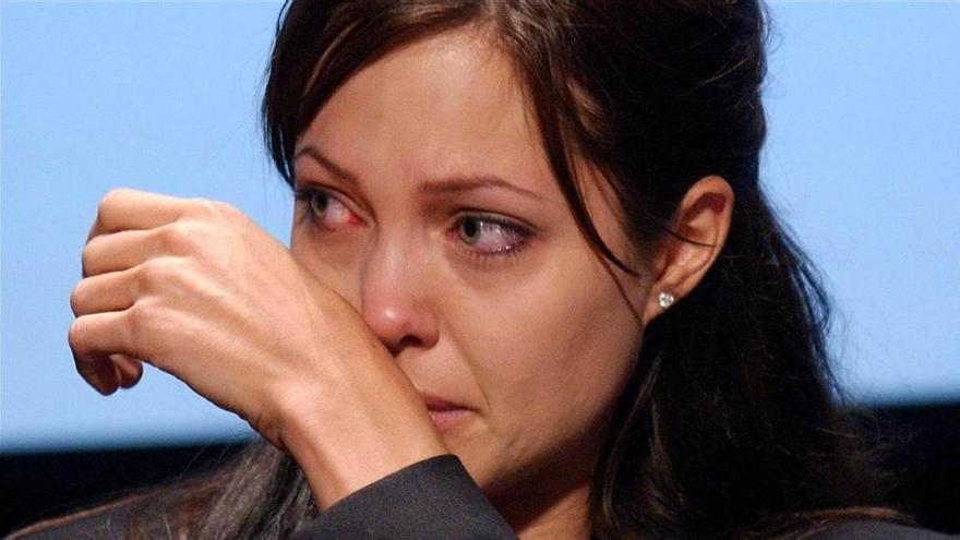 Angelina Jolie: "Es mejor llorar en la ducha que delante de mis hijos"