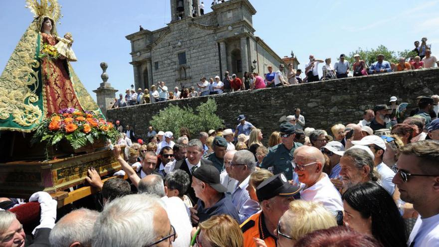 Miles de devotos arroparon a la Virgen en el Corpiño / BERNABÉ/JAVIER